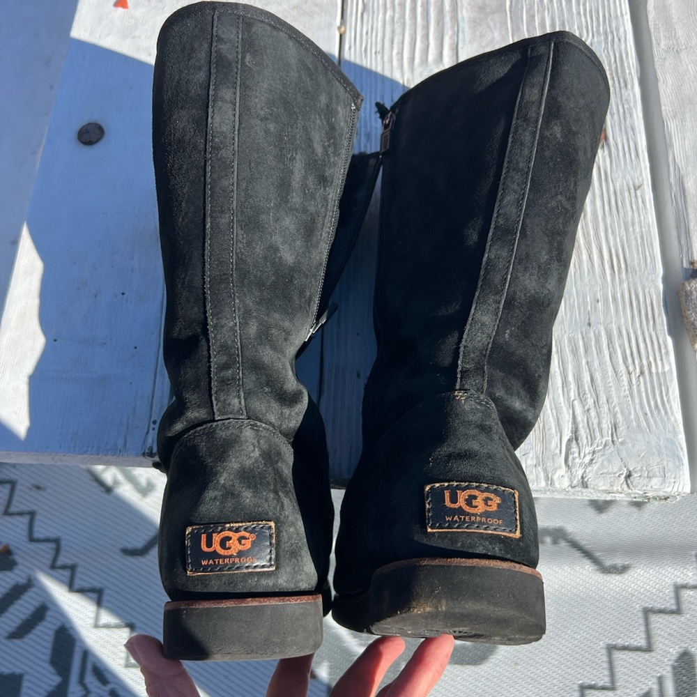 GUC Ugg Classic *full working zipper* Classic shearling boot